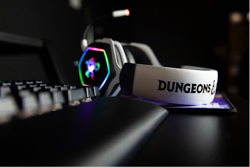 Casque Gaming Konix Dungeons & Dragons Rainbow USB PC – Blanc