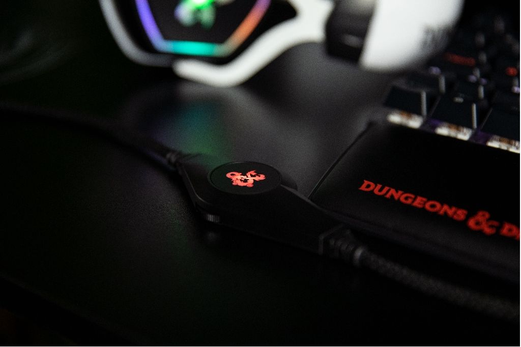 Casque Gaming Konix Dungeons & Dragons Rainbow USB PC – Blanc